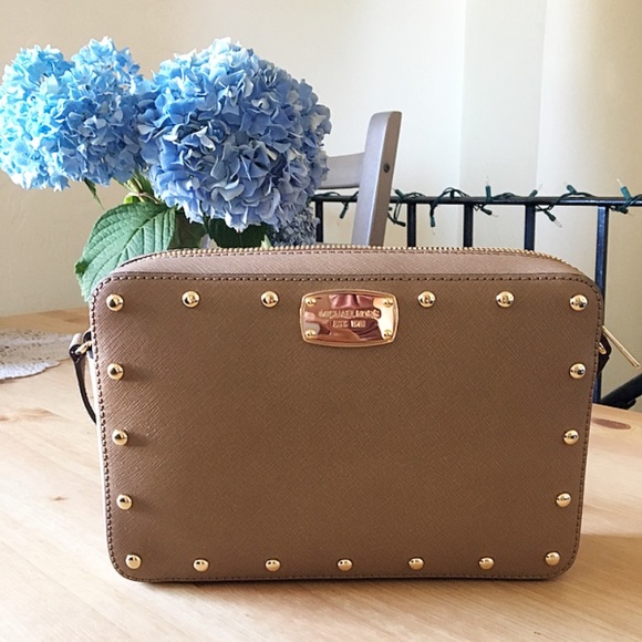 Michael Kors Handbags - 🌸NWT Michael Kors Purse🌸